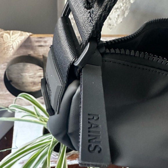 RAINS “Valera” Shoulder Bag - Picture 8 of 10